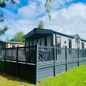 Coopers Corner, With Hot Tub Holiday home York
