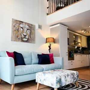 Jungle Escape, With Parking & Terrace Chester